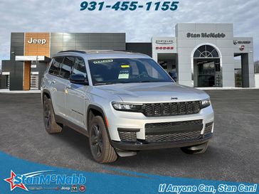 2023 Jeep Grand Cherokee L Altitude 4x4 in a Silver Zynith exterior color and Global Blackinterior. Stan McNabb Chrysler Dodge Jeep Ram FIAT 931-408-9662 