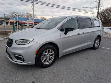 Used 2024 Chrysler Pacifica Touring L