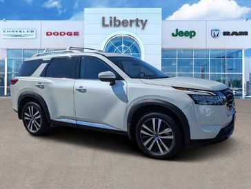 Used 2023 Nissan Pathfinder Platinum