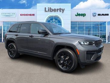 New 2026 Jeep Grand Cherokee Laredo Altitude 4x4