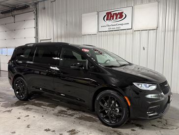 New 2026 Chrysler Pacifica Select