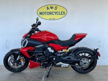 2024 Ducati DIAVEL V4 
