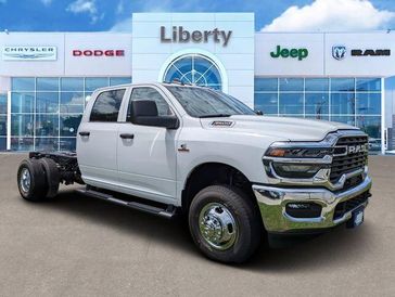New 2026 RAM 3500 Tradesman Crew Cab Chassis 4x4 60' Ca