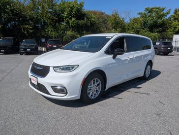 New 2026 Chrysler Pacifica Select