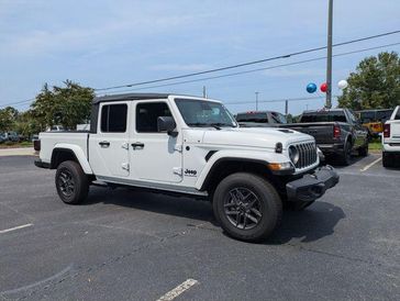 New 2026 Jeep Gladiator Sport S 4x4