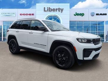 New 2026 Jeep Grand Cherokee Laredo Altitude 4x2