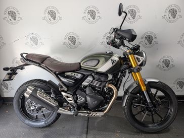 2025 Triumph SCRAMBLER 400 X in a HSNF / MATT KHAKI GREEN / FUSION WHITE exterior color. BMW Motorcycles of New Orleans 504-595-6776 motojulia.com 