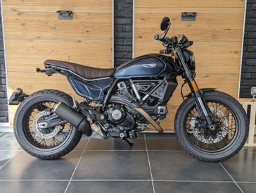 2024 Ducati SCRAMBLER NIGHTSHIFT in a NIGHTSHIFT exterior color. BMW Motorcycles of New Orleans 504-595-6776 motojulia.com 