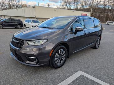 Used 2023 Chrysler Pacifica Hybrid Limited