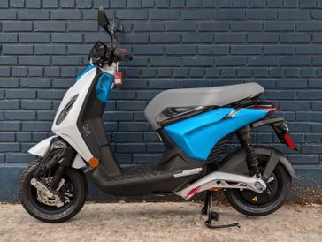 2022 PIAGGIO 1 ACTIVE  in a ARTIC MIX exterior color. BMW Motorcycles of New Orleans 504-595-6776 motojulia.com 