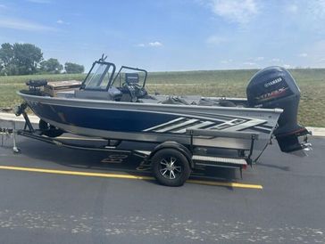 Used 2023 SMOKERCRAFT ADV188DC 