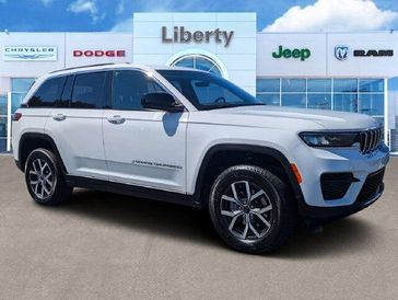 New 2027 Jeep Grand Cherokee Laredo X 4x2