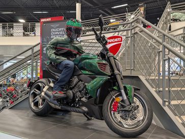 2024 Ducati DIAVEL V4 BENTLEY