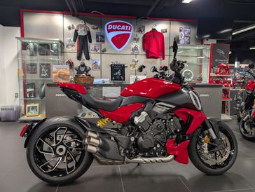 2026 Ducati DIAVEL V4