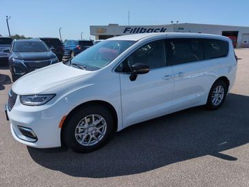New 2026 Chrysler Pacifica Select