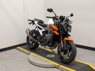 2027 KTM 990 DUKE 