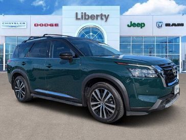Used 2025 Nissan Pathfinder Platinum