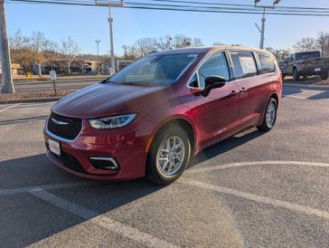 New 2026 Chrysler Pacifica Select