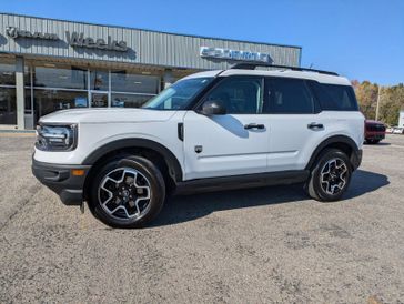 2022 Ford Bronco Sport Big Bend in a White exterior color. Weeks Chrysler - Jeep Dodge 618-603-2267 weekschryslerjeep.com 