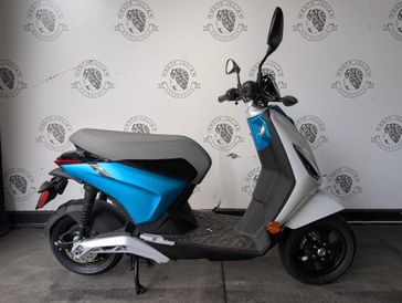 2022 PIAGGIO 1 ACTIVE  in a ARTIC MIX exterior color. BMW Motorcycles of New Orleans 504-595-6776 motojulia.com 