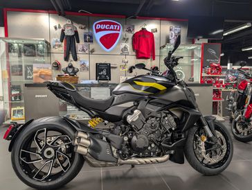 2026 Ducati DIAVEL V4