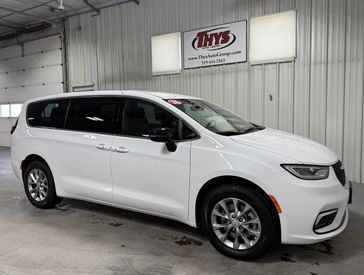 New 2026 Chrysler Pacifica Select Awd