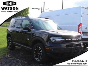 2021 Ford Bronco Sport Outer Banks in a BLACK exterior color and Blackinterior. Watson Benzie, LLC 231-383-7836 watsonchryslerdodgejeep.com 