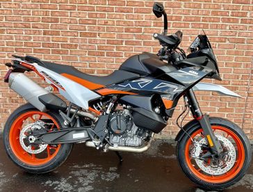 2024 KTM 890 SMT 