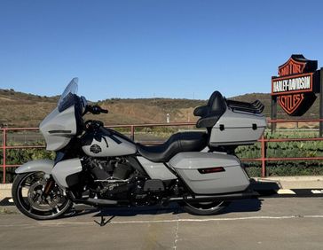 New 2025 Harley-Davidson Flhxu 