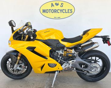 New 2027 Ducati PANIGALE V2S 