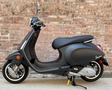 2023 Vespa Primavera 150 Sport   in a Nero Covinto exterior color. Motoworks Chicago 312-738-4269 motoworkschicago.com 