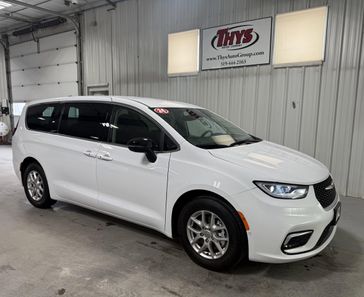 Used 2024 Chrysler Pacifica Touring L