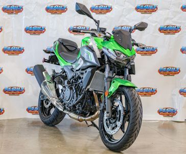 2024 KAWASAKI Z500 ABS CANDY LIME GREEN AND METALLIC FLAT SPARK BLACK AND METALLIC GRAPHITE GRAY