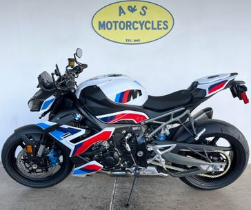 New 2026 BMW M1000R 