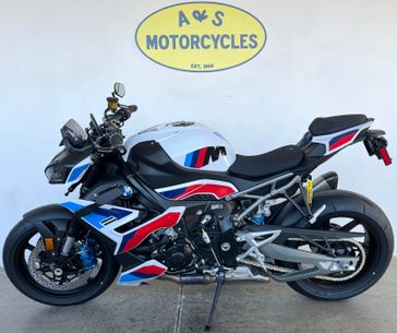 New 2026 BMW M1000R 