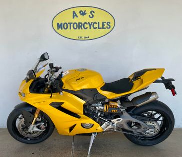 New 2027 Ducati PANIGALE V2S 