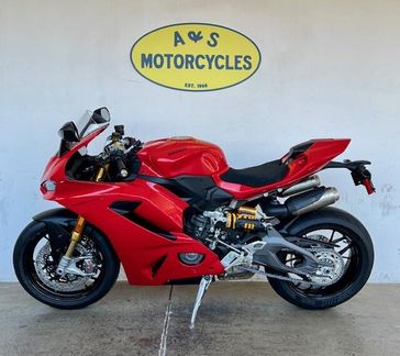 New 2025 Ducati PANIGALE V2S 