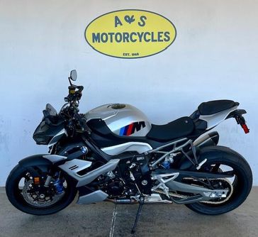 2025 BMW M1000R 