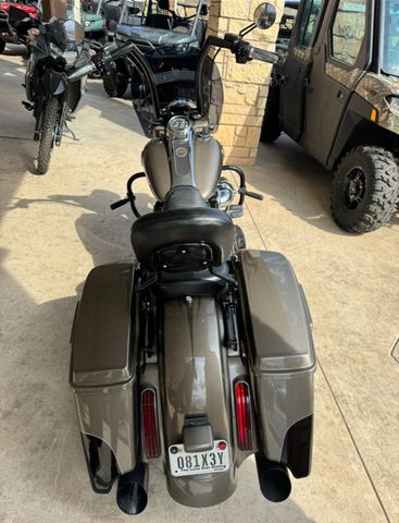 2014 HARLEY ROAD KING CVO in a GRAY exterior color. Family PowerSports (877) 886-1997 familypowersports.com 
