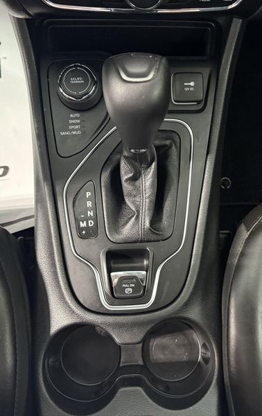 Used 2021 Jeep Cherokee Latitude PlusImage 25