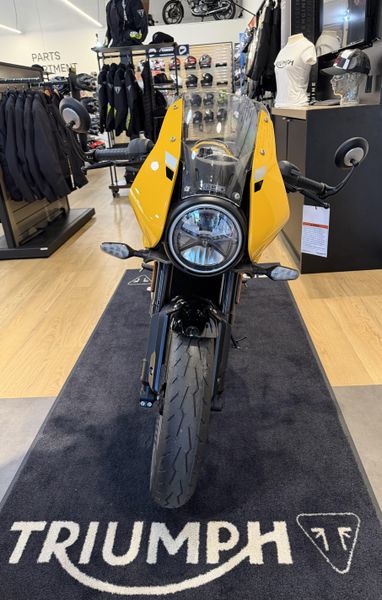 2026 Triumph Thruxton 400