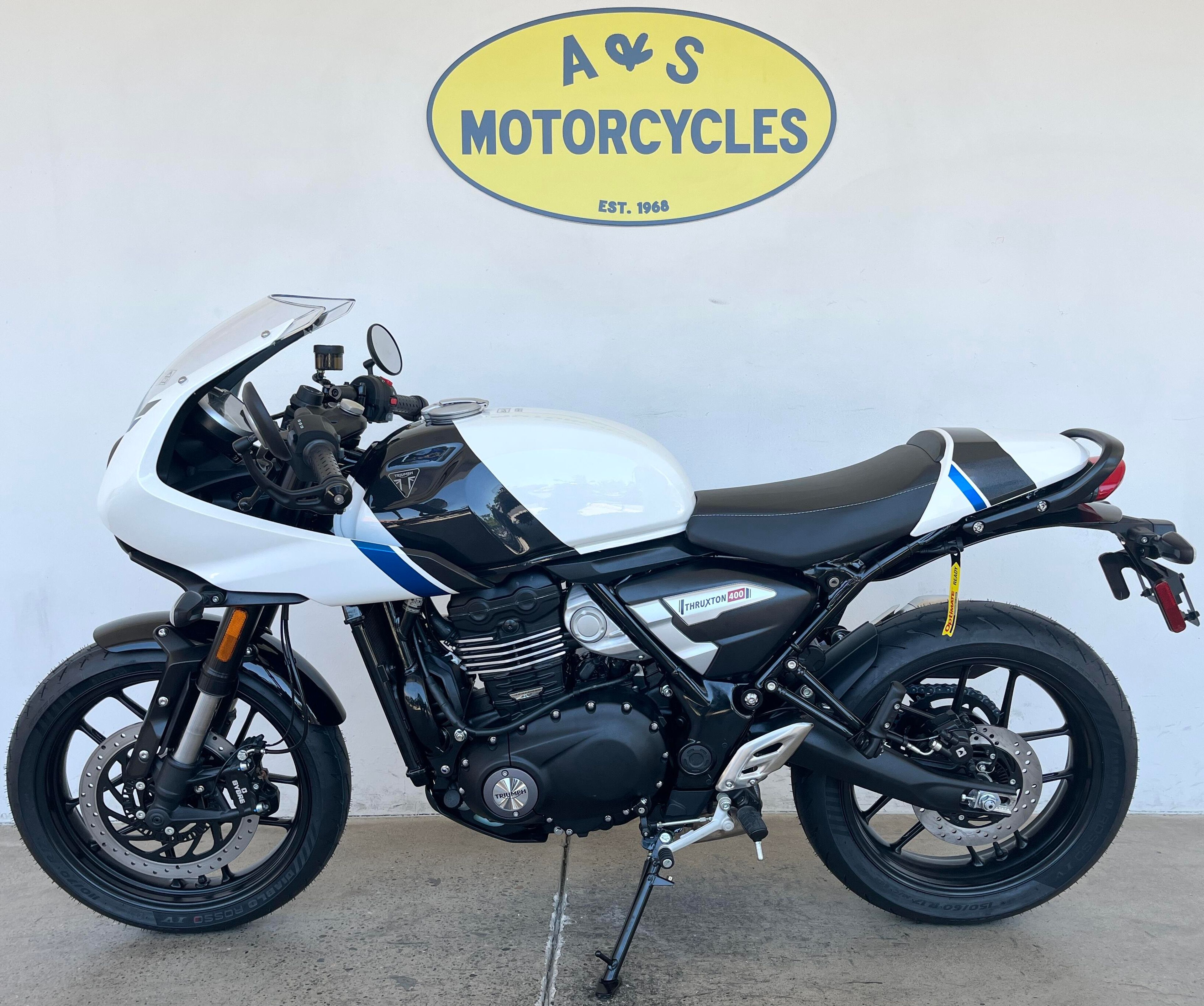 2026 Triumph THRUXTON 400