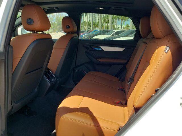 2025 VinFast VF 8 Plus - Photo 7