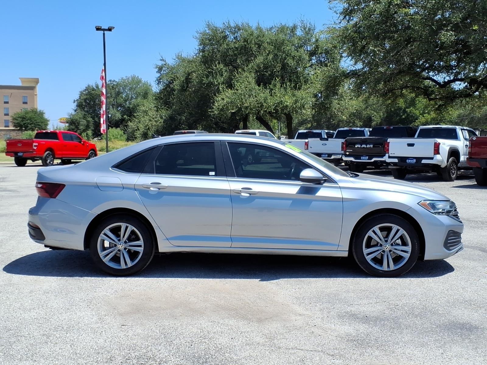 Used 2024 Volkswagen Jetta SE with VIN 3VW7M7BU7RM020264 for sale in Burnet, TX