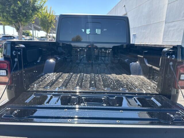 2025 Jeep Gladiator Willys - Photo 21