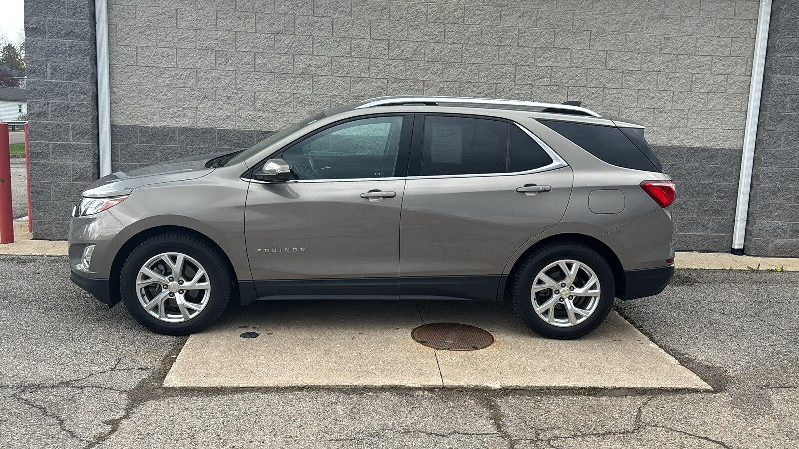 Used 2018 Chevrolet Equinox LT with VIN 3GNAXKEX7JS627684 for sale in Butler, OH