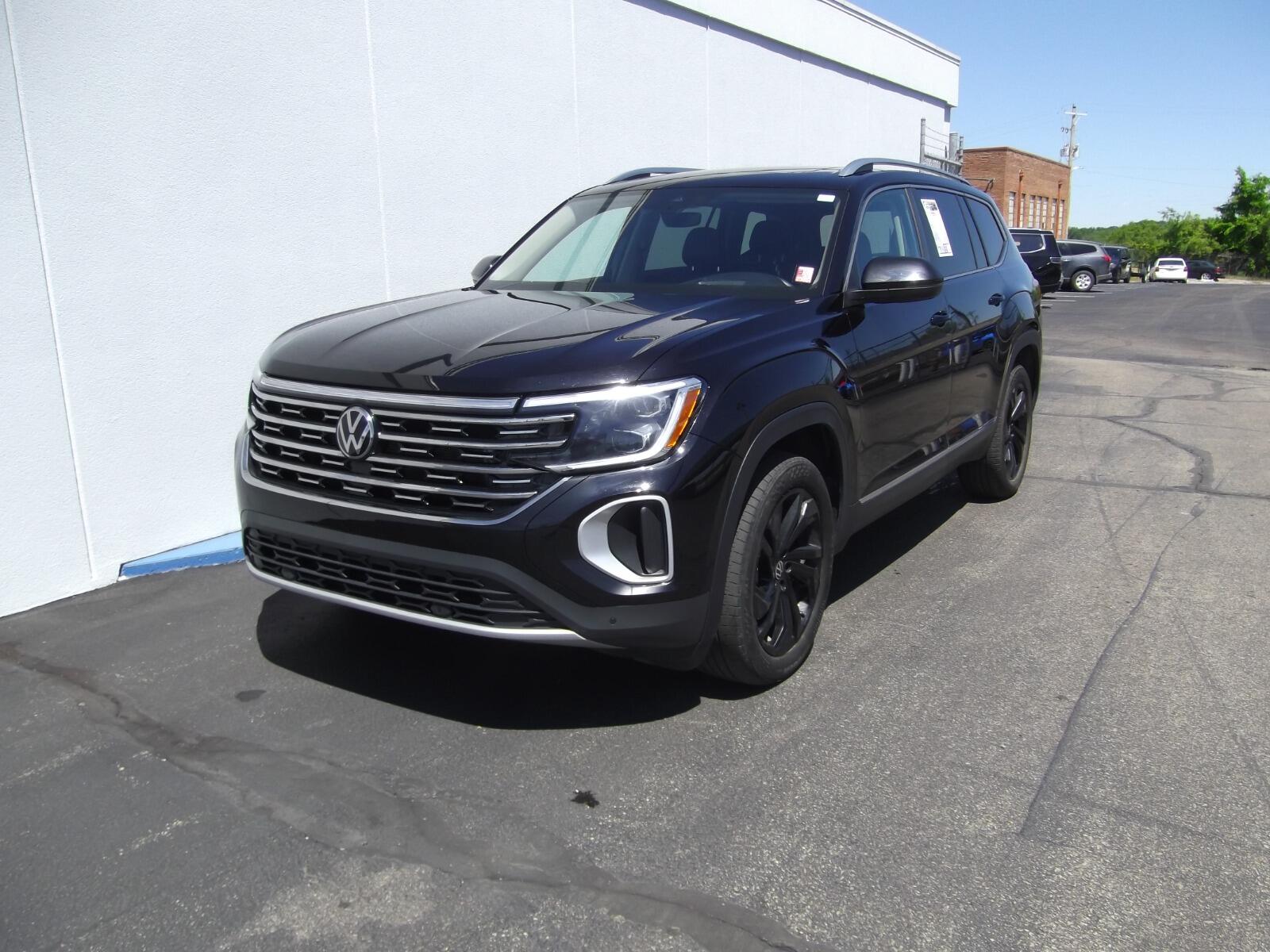 Used 2024 Volkswagen Atlas SEL with VIN 1V2BR2CA3RC522288 for sale in Kansas City