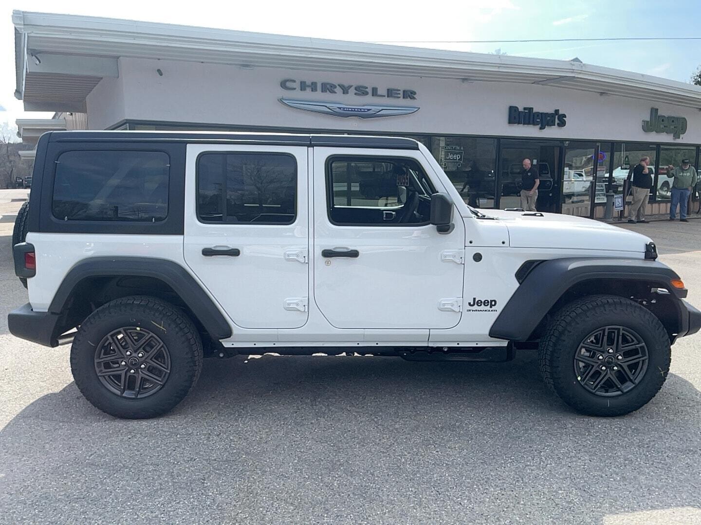 View vehicle photo 4