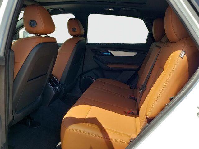 2025 VinFast VF 8 Plus - Photo 7