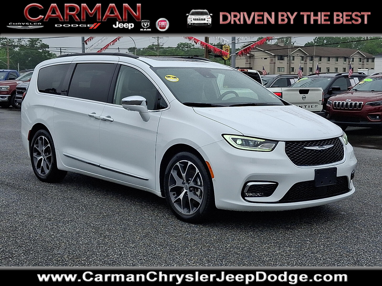 2022 Chrysler Pacifica Limited's photo